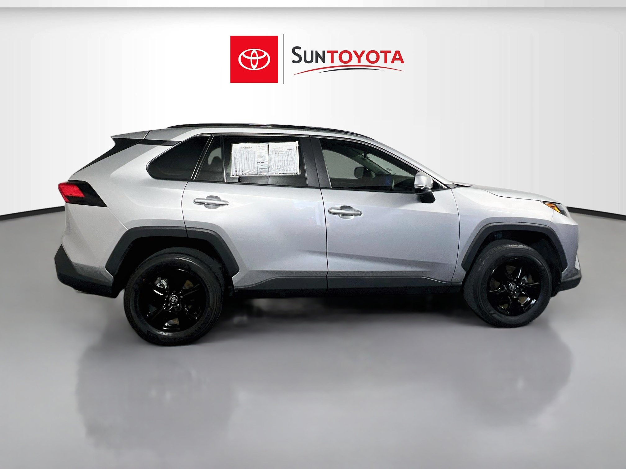 Used 2024 Toyota RAV4 XLE FWD image 2