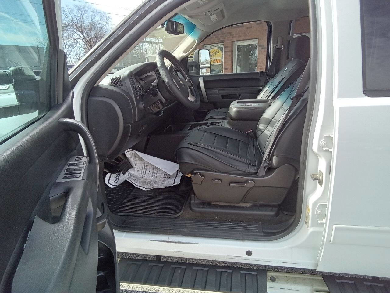 Used 2011 Chevrolet Silverado 2500 LT w/ Interior Plus Package image 11