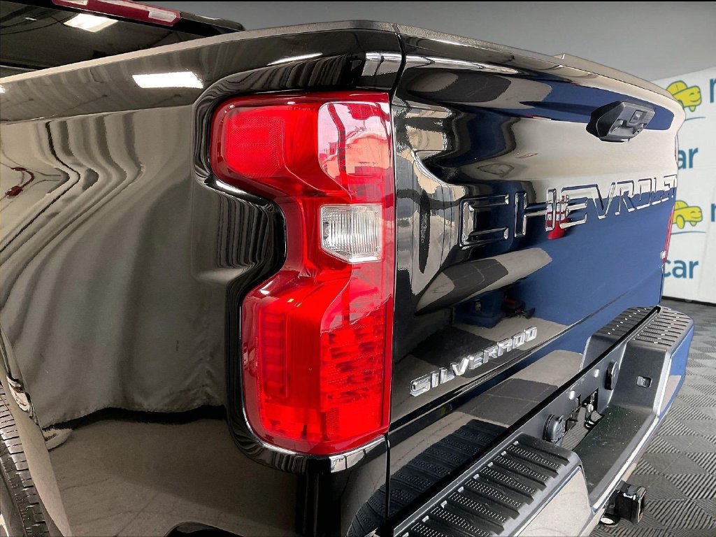 Used 2023 Chevrolet Silverado 1500 LT AWD/4WD image 34