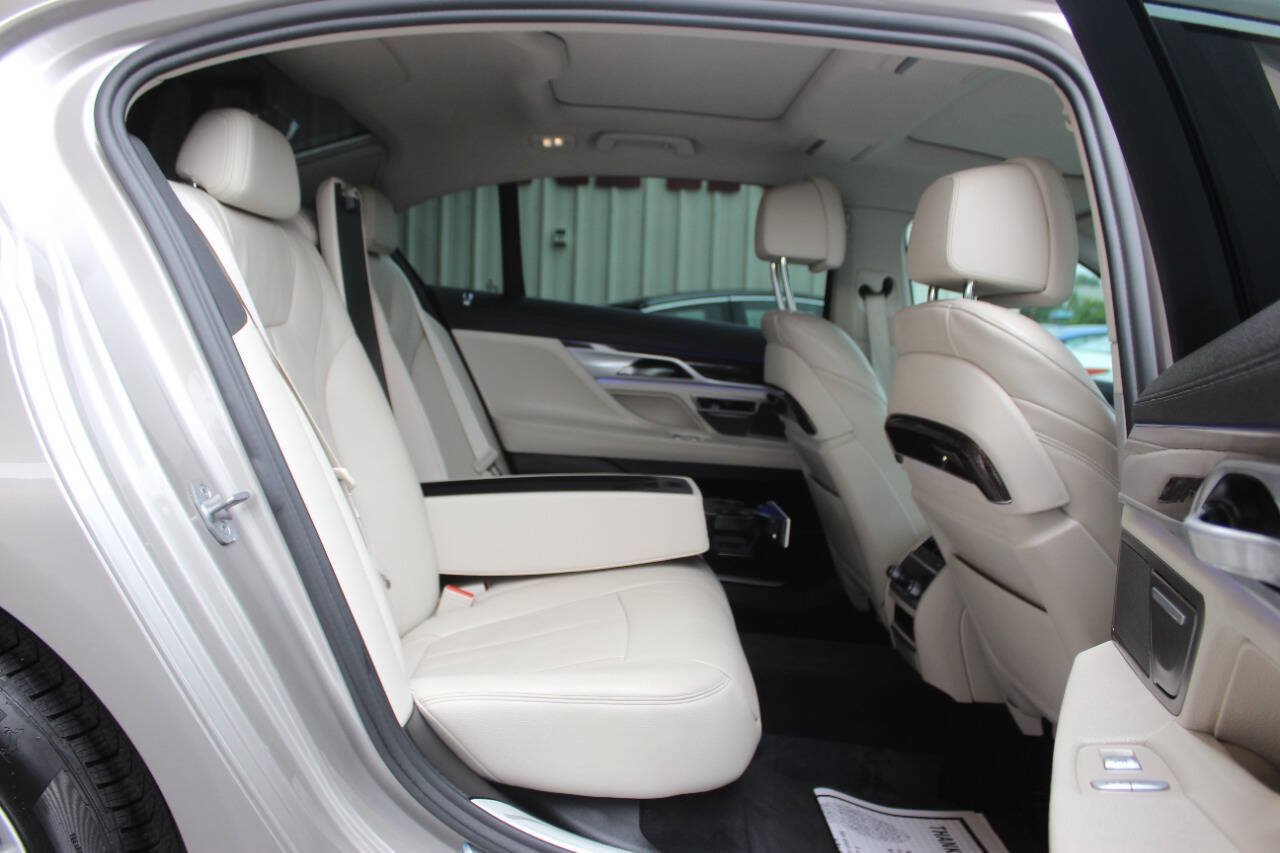Used 2022 BMW 740i xDrive AWD/4WD image 19