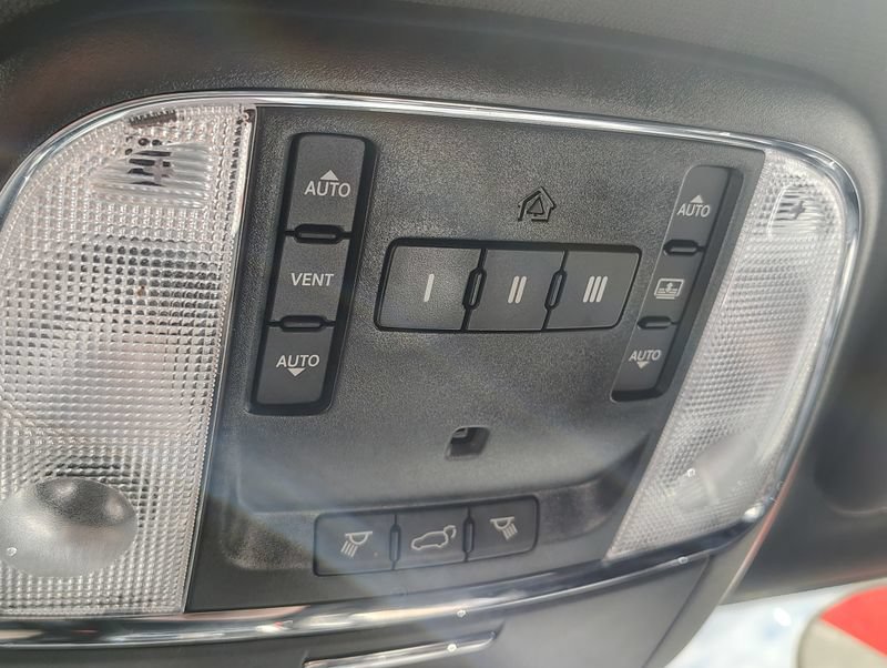 Used 2017 Jeep Grand Cherokee Overland AWD/4WD image 44