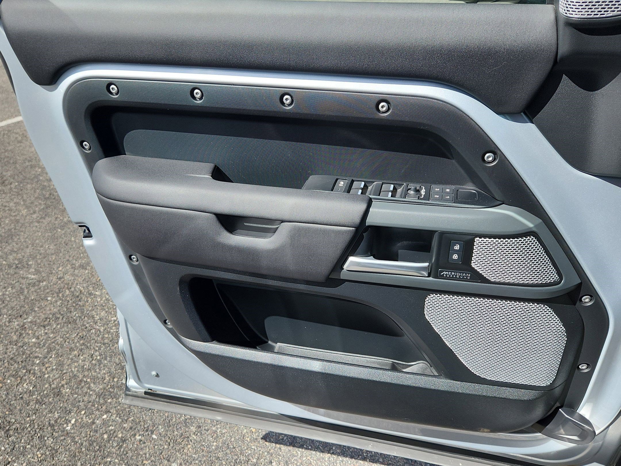 Certified 2024 Land Rover Defender 130 X-Dynamic SE image 10