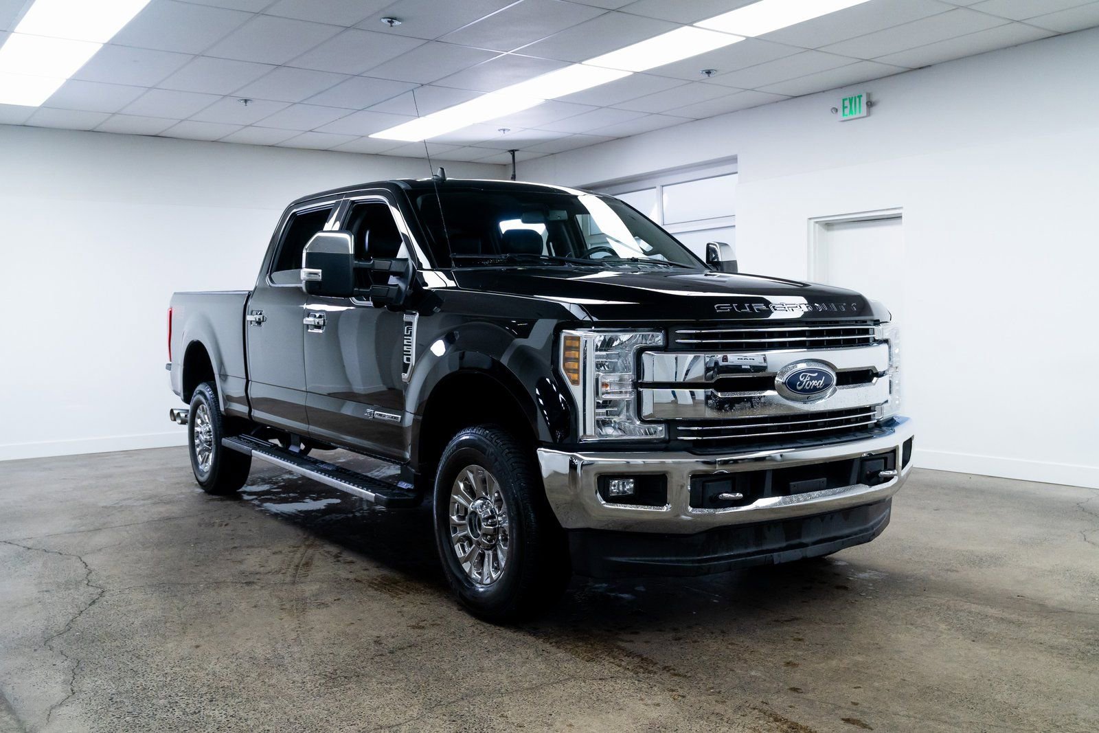 Used 2019 Ford F250 Lariat w/ Chrome Package image 4