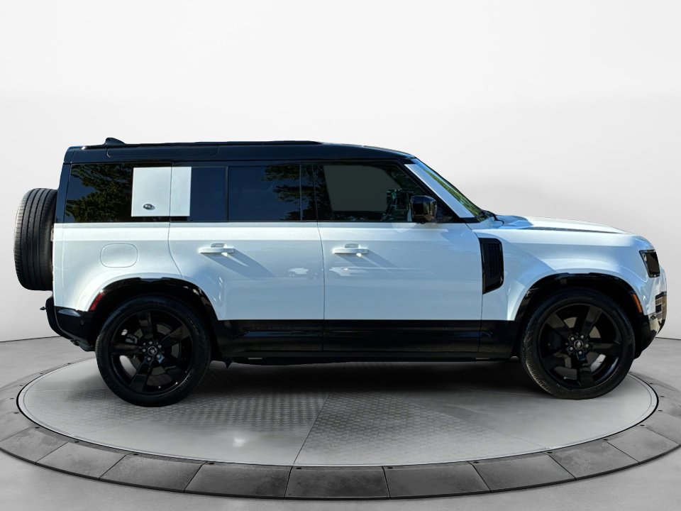 Used 2023 Land Rover Defender 110 X-Dynamic SE AWD/4WD image 8