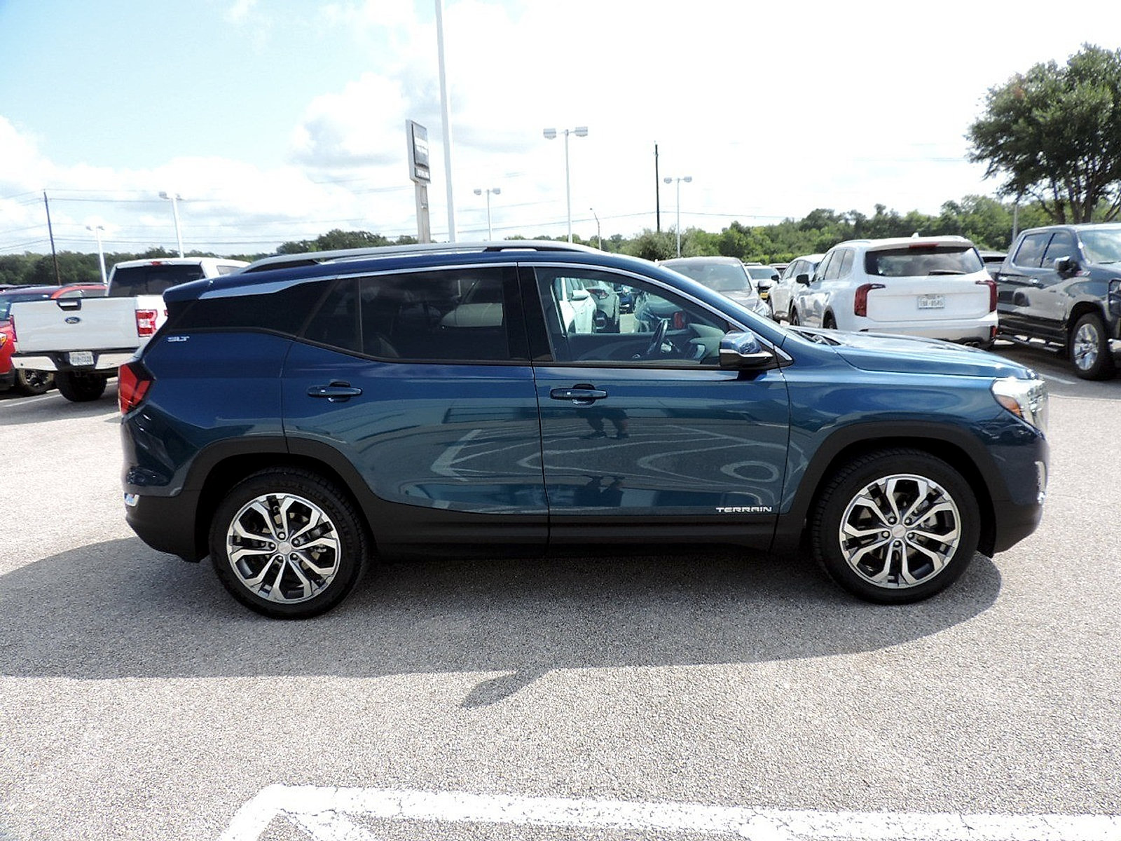 Used 2020 GMC Terrain SLT w/ Preferred Package FWD image 4