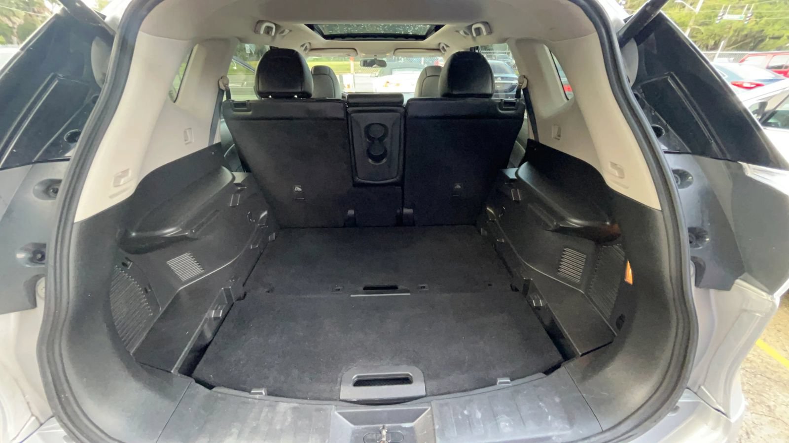 Used 2015 Nissan Rogue SL w/ SL Premium Package FWD image 10