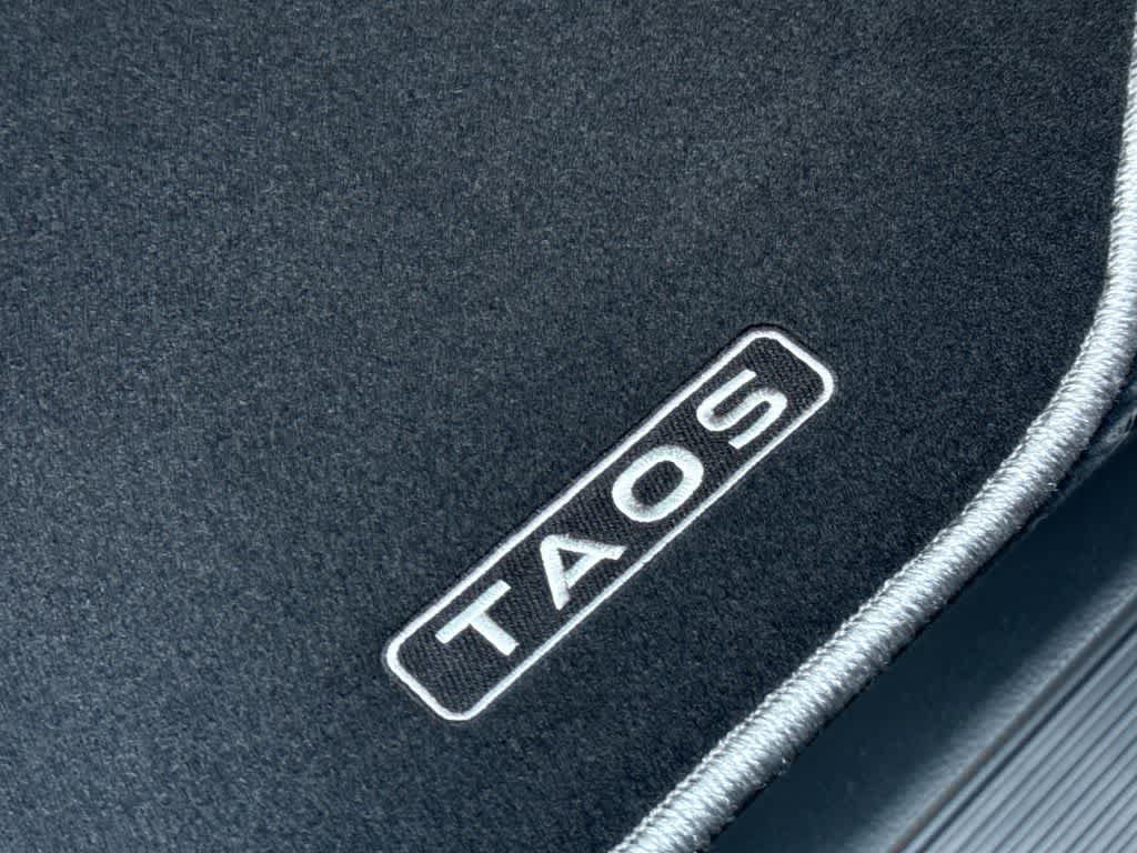 New 2026 Volkswagen Taos SE FWD image 12