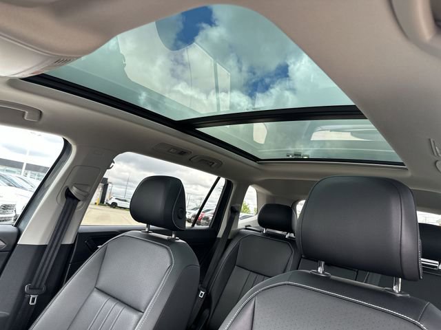 Used 2024 Volkswagen Tiguan SE AWD/4WD image 18