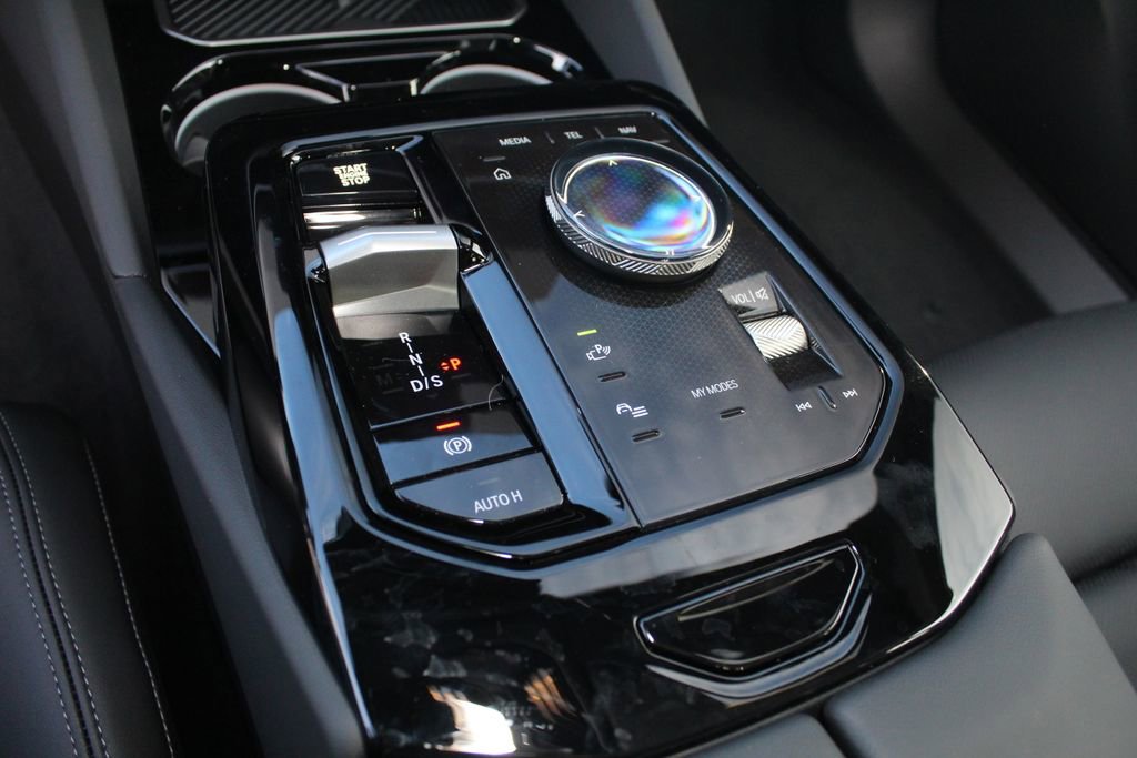 New 2026 BMW 530i xDrive w/ Convenience Package AWD/4WD image 14