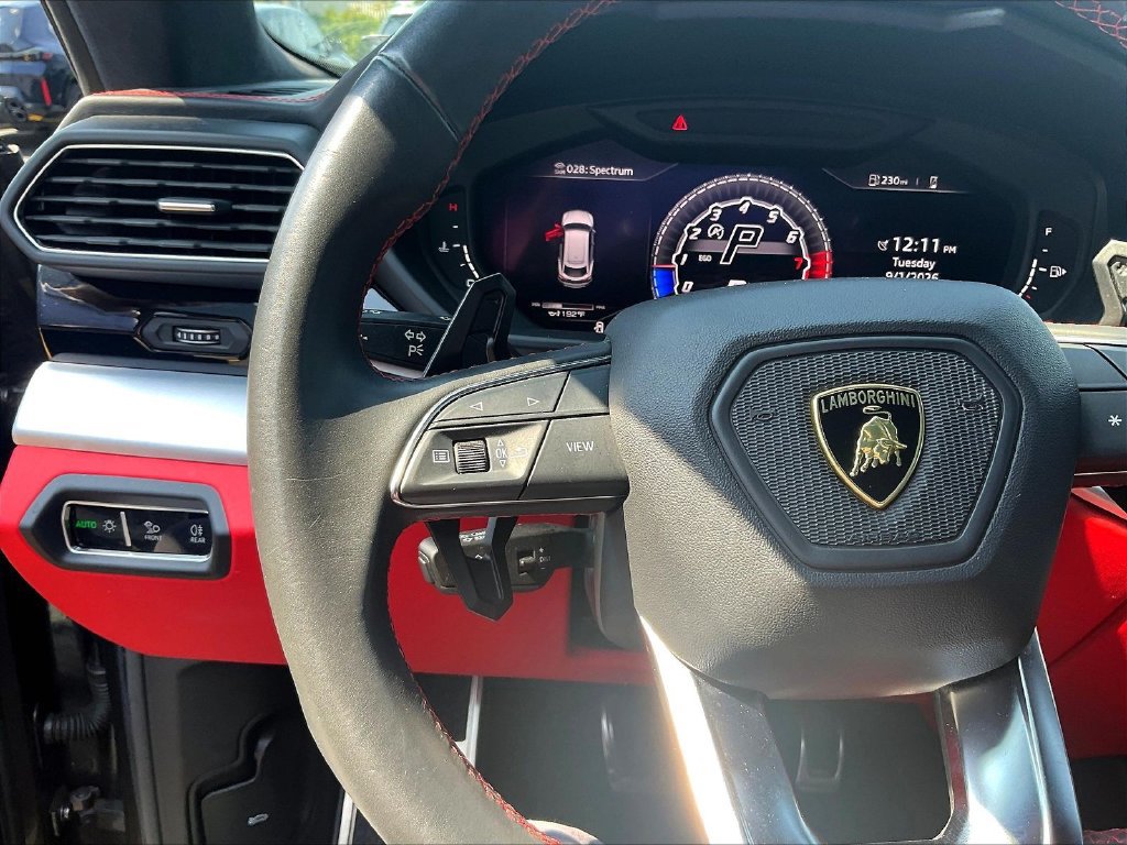 Used 2021 Lamborghini Urus AWD/4WD image 11