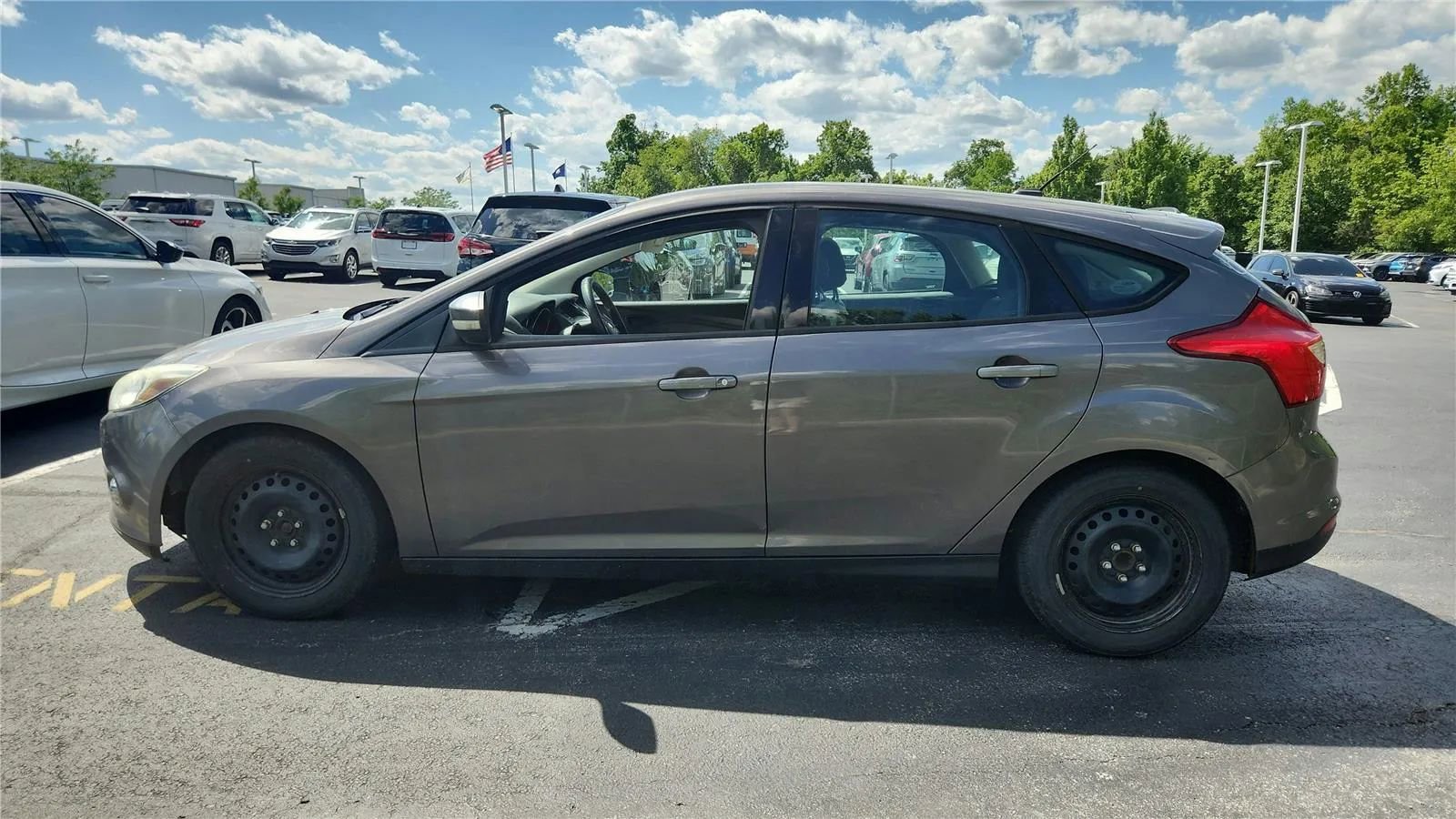 Used 2012 Ford Focus SE w/ SE Winter Pkg FWD image 5