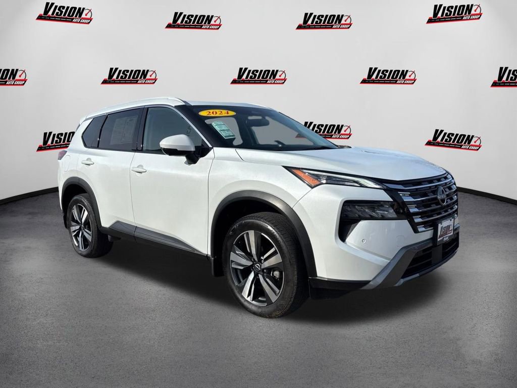 Used 2024 Nissan Rogue SL image 3