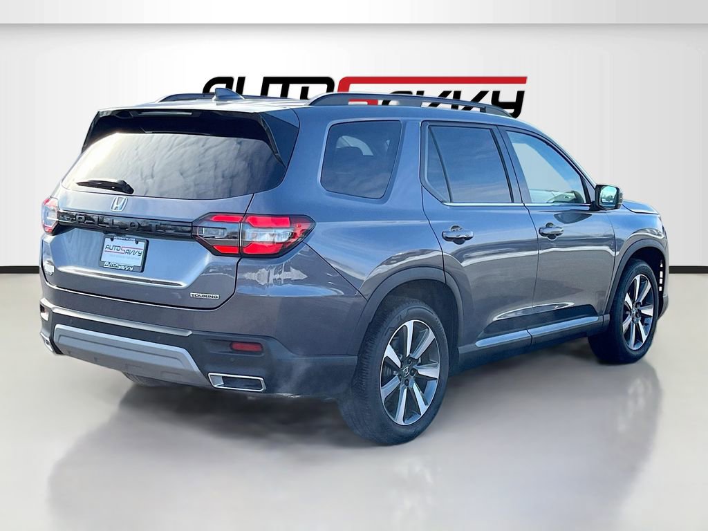 Used 2025 Honda Pilot Touring image 7