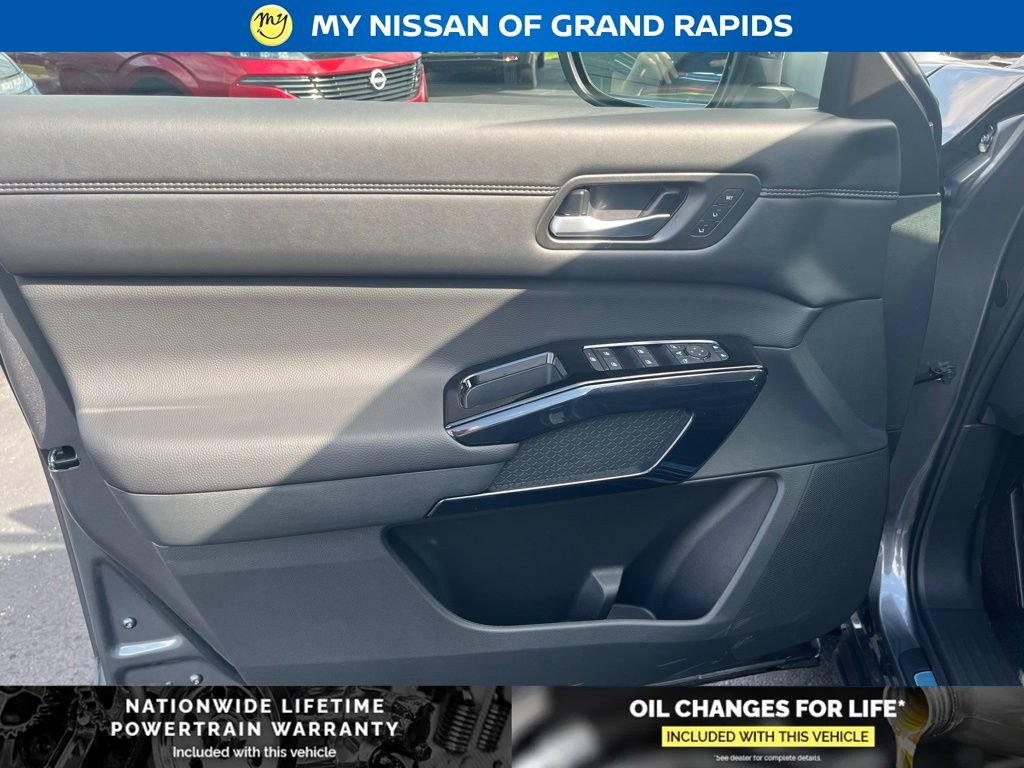 New 2026 Nissan Pathfinder Platinum AWD/4WD image 12