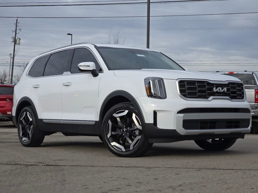Used 2024 Kia Telluride S w/ S Sunroof Package image 2