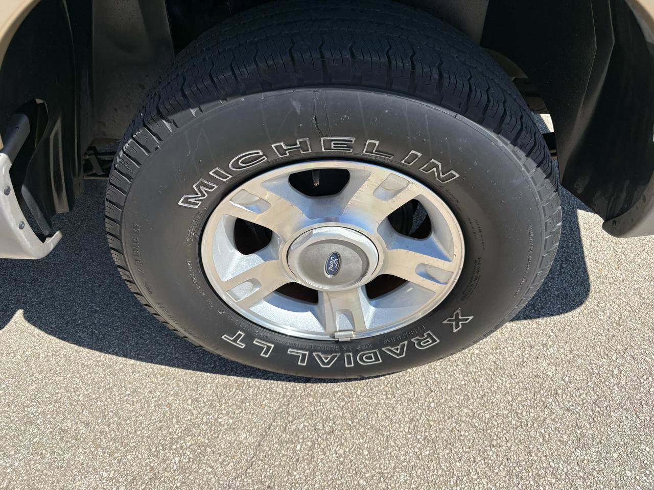 Used 2001 Ford Explorer Sport Trac 2WD image 24