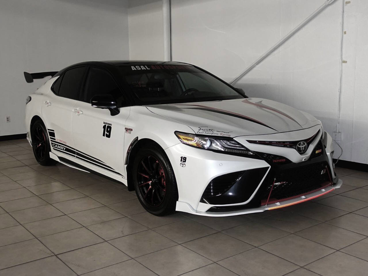 Used 2019 Toyota Camry XSE image 10