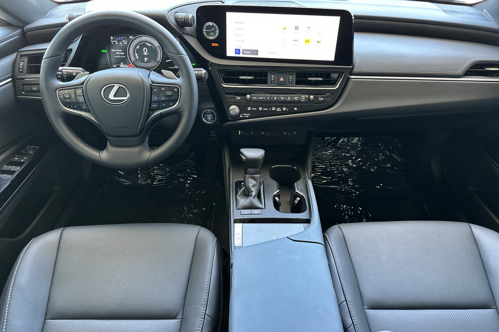 Used 2025 Lexus ES 300h w/ Premium Package FWD image 13