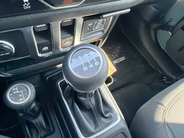 Used 2025 Jeep Wrangler Sport AWD/4WD image 12