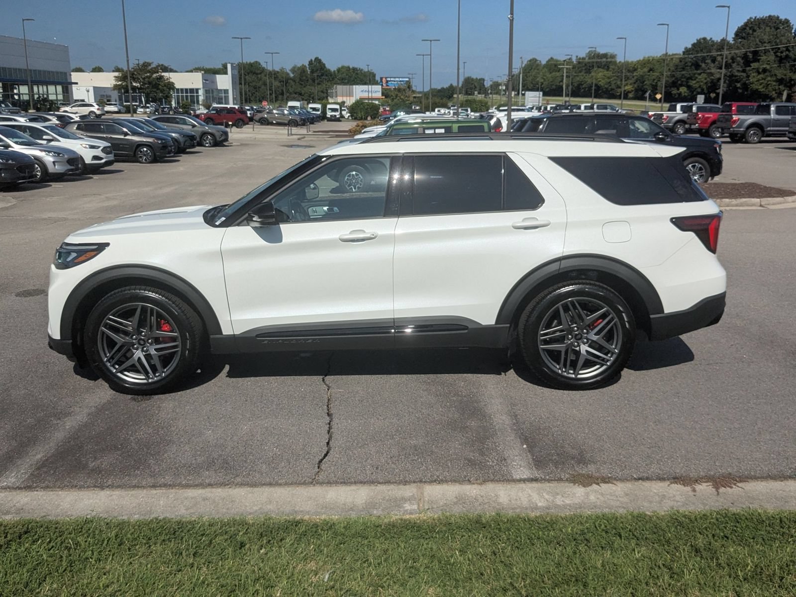 New 2026 Ford Explorer ST w/ Sun And Sound Package AWD/4WD image 6