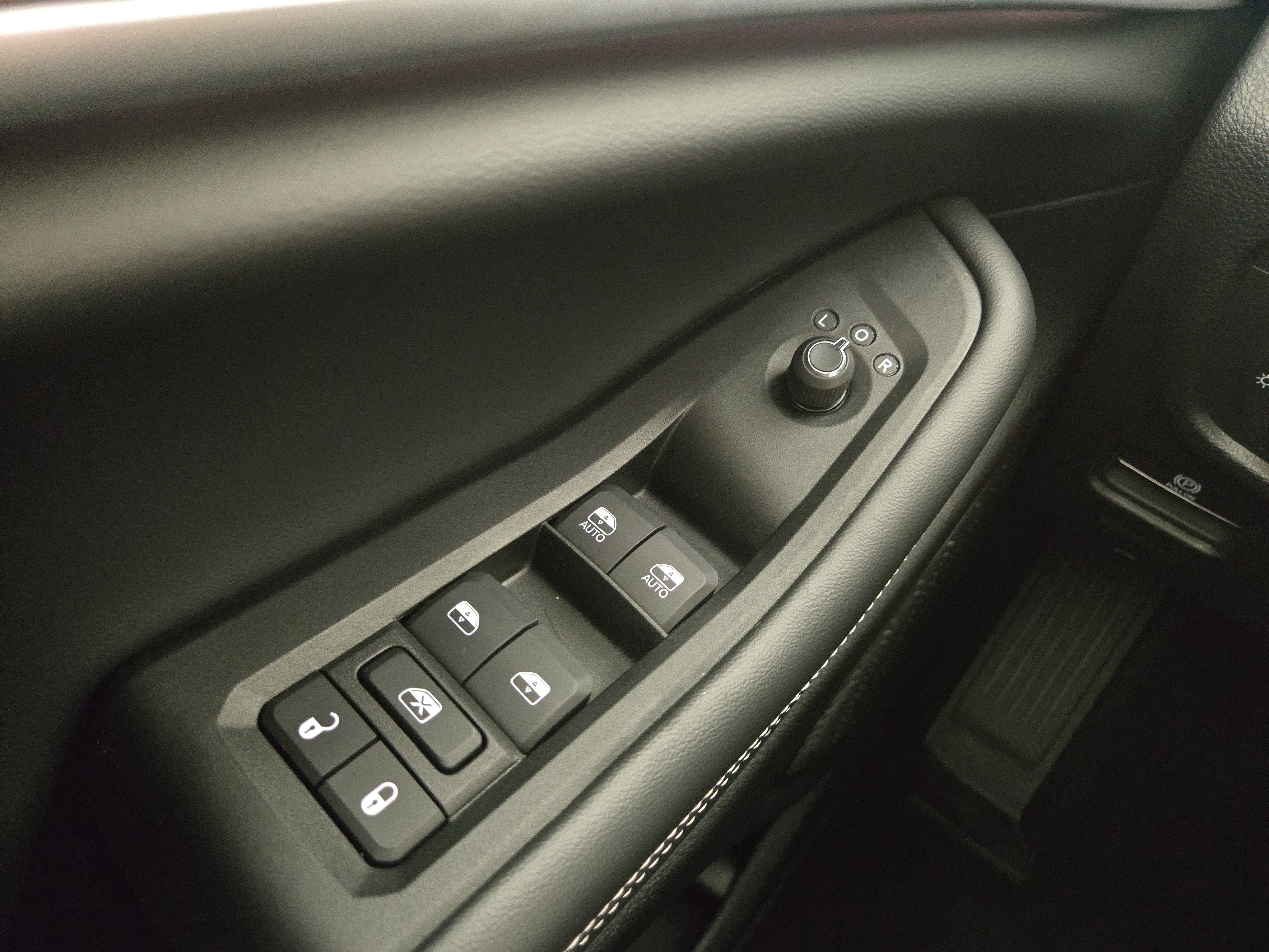 Used 2025 Jeep Grand Cherokee Limited w/ Black Appearance Package image 32