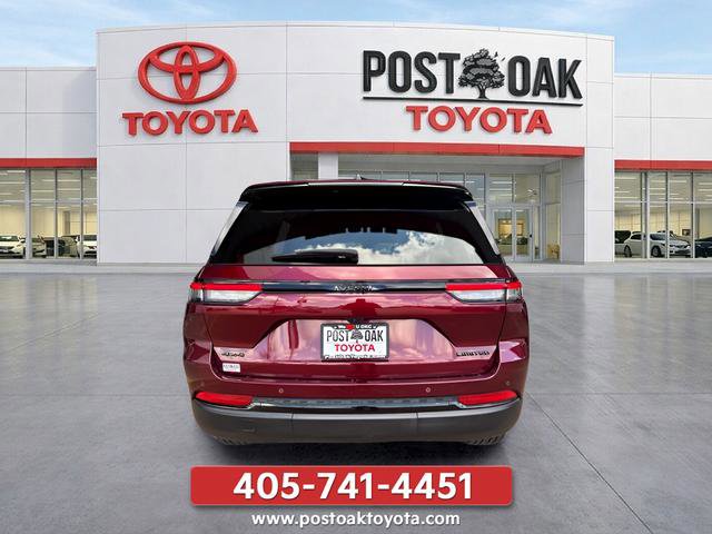 Used 2025 Jeep Grand Cherokee Limited w/ Black Appearance Package AWD/4WD image 9