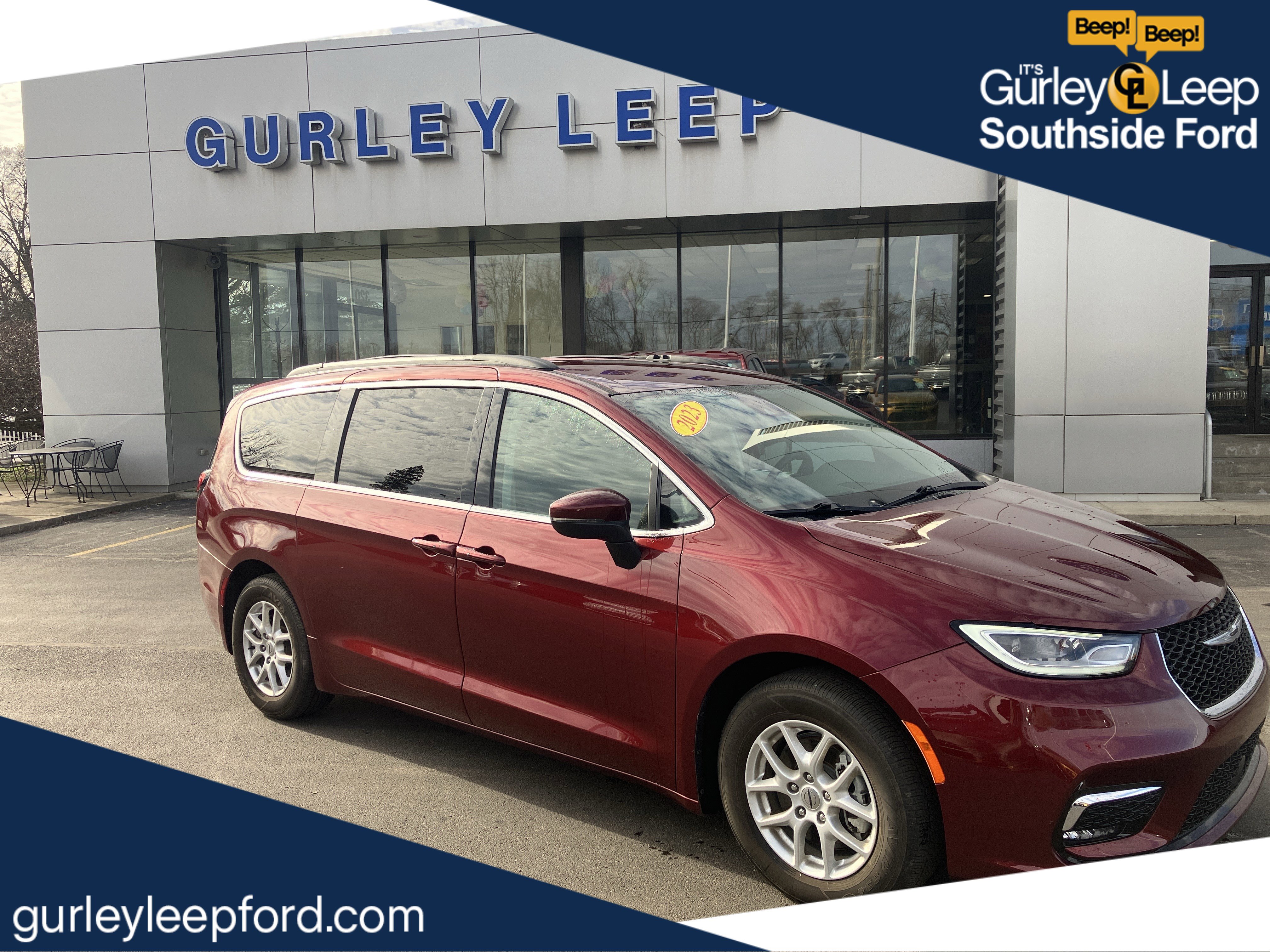 Used 2023 Chrysler Pacifica Touring-L image 1