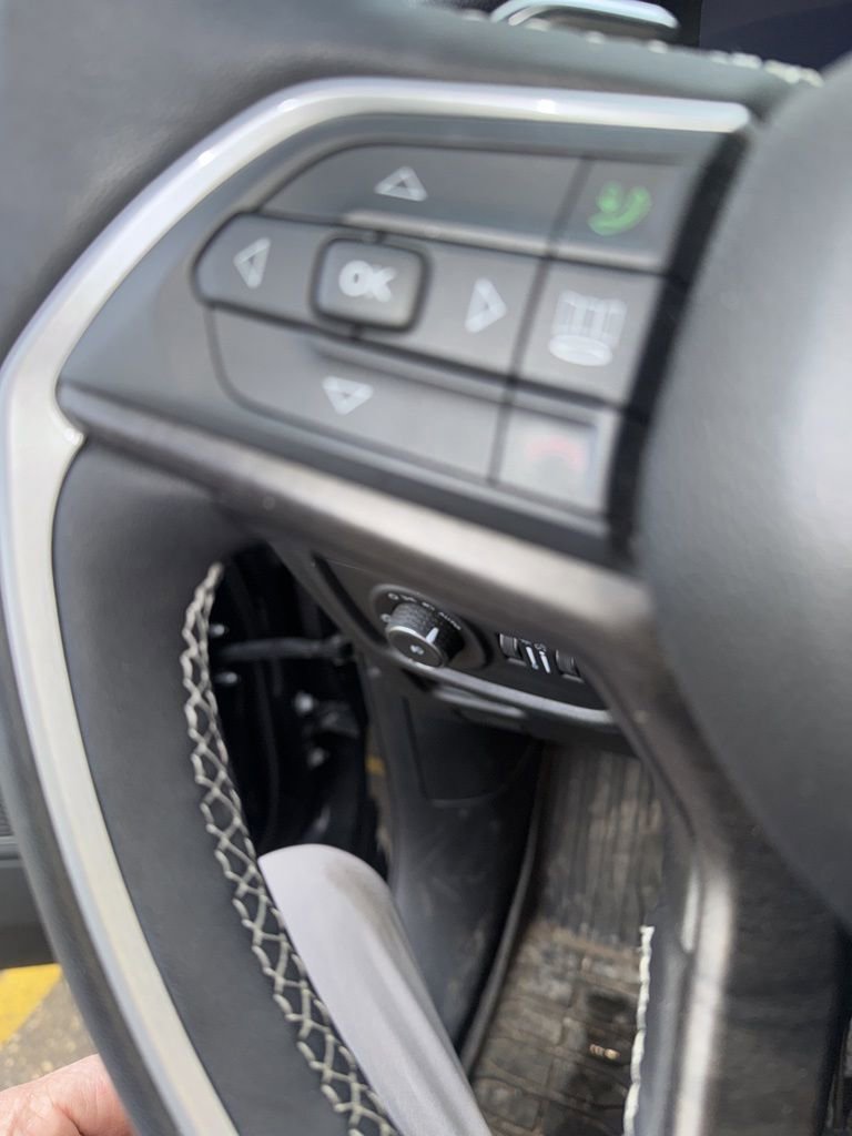 Used 2023 Jeep Grand Cherokee L Limited image 15