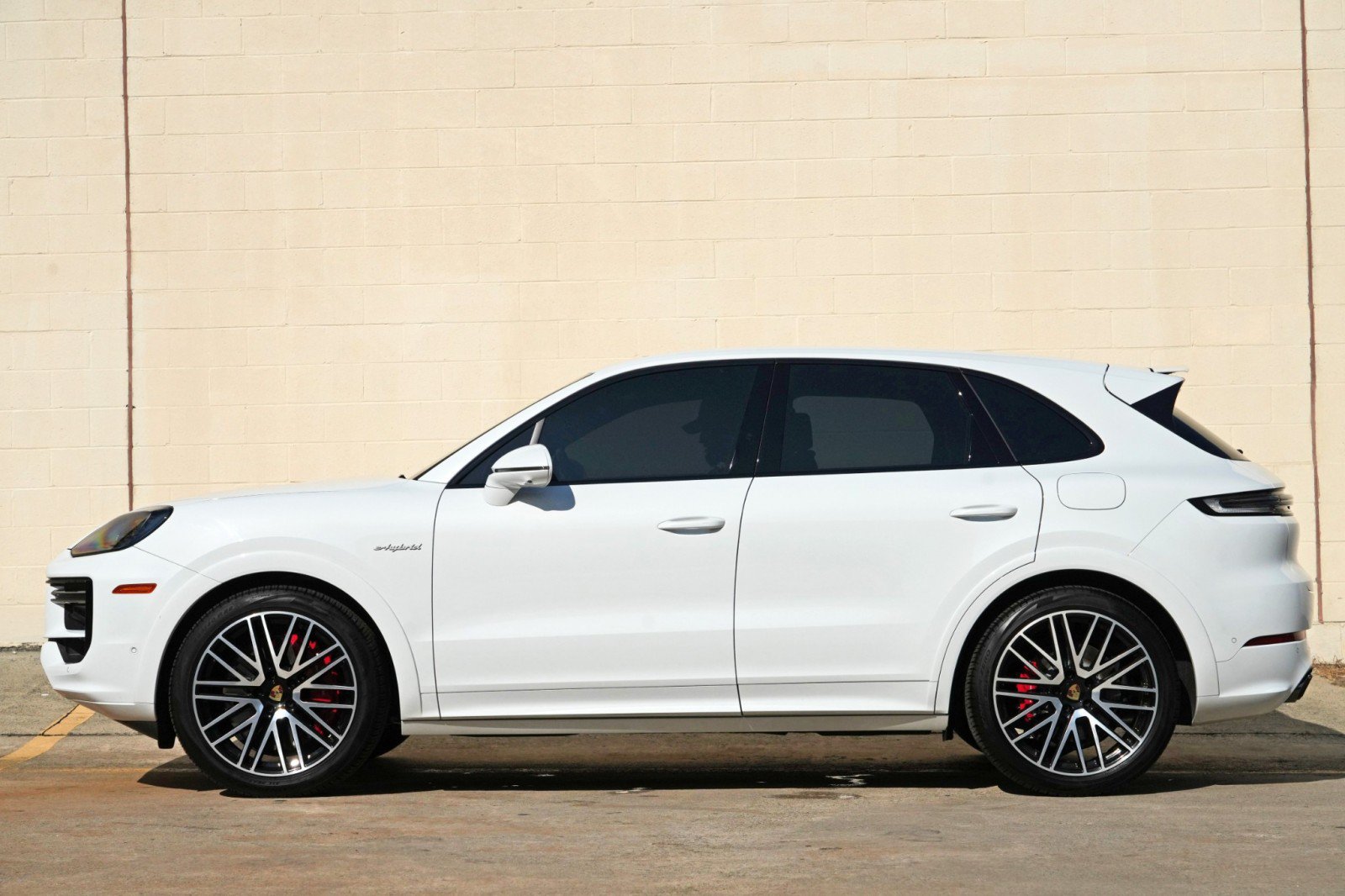 Used 2024 Porsche Cayenne Turbo AWD/4WD image 9