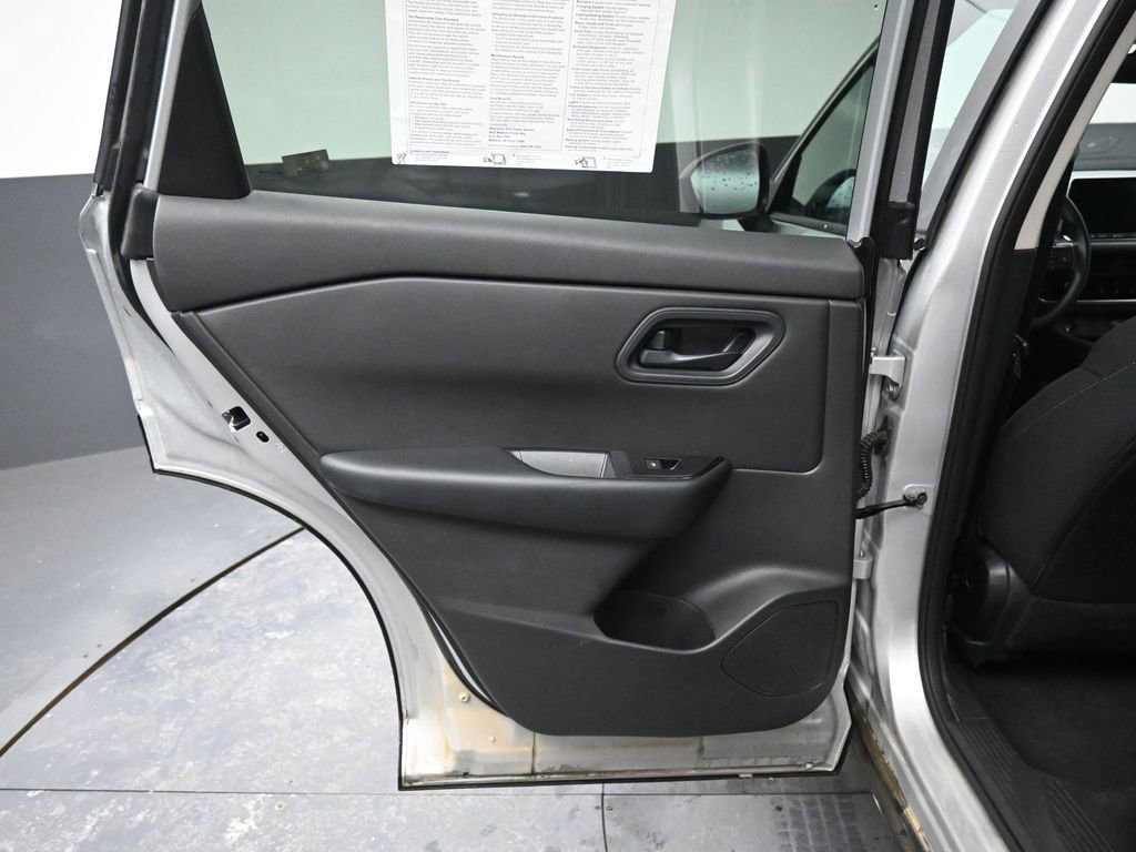 Used 2024 Nissan Rogue S image 25