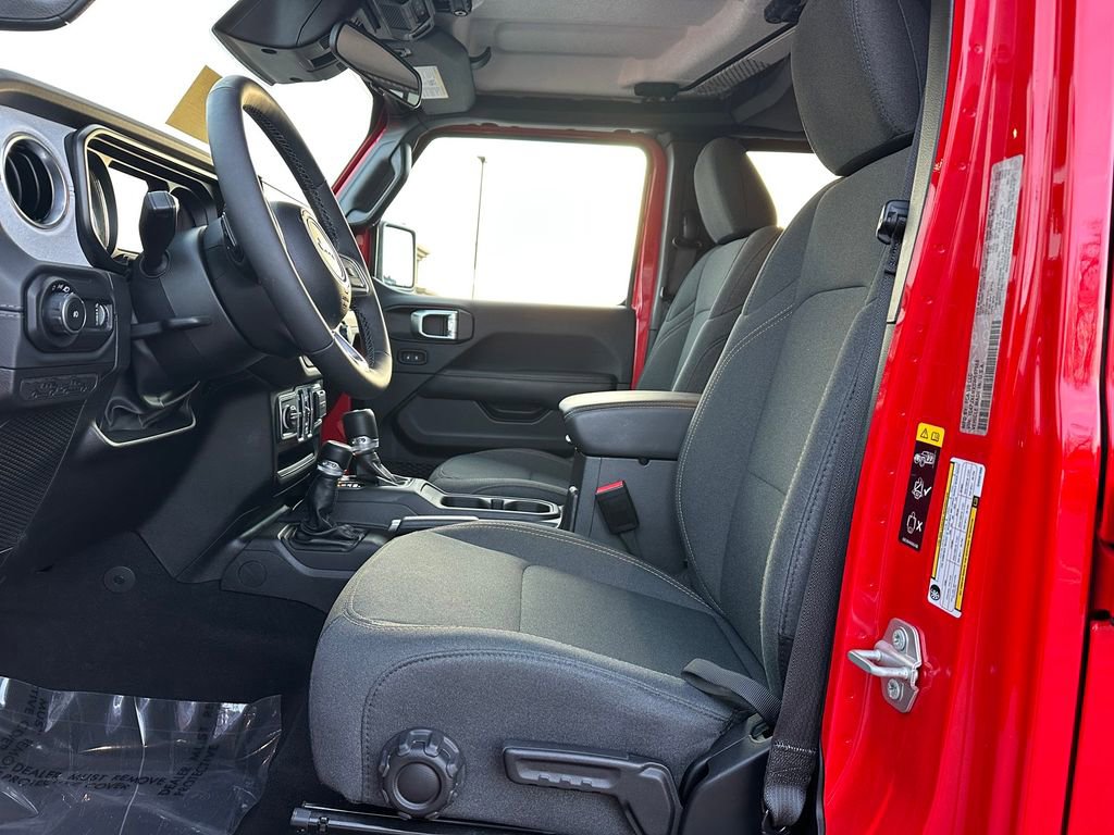 Used 2025 Jeep Wrangler Unlimited Sahara AWD/4WD image 12