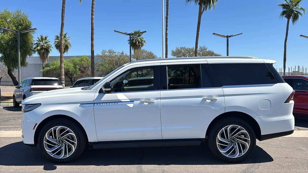 New 2026 Lincoln Navigator Premiere AWD/4WD image 4