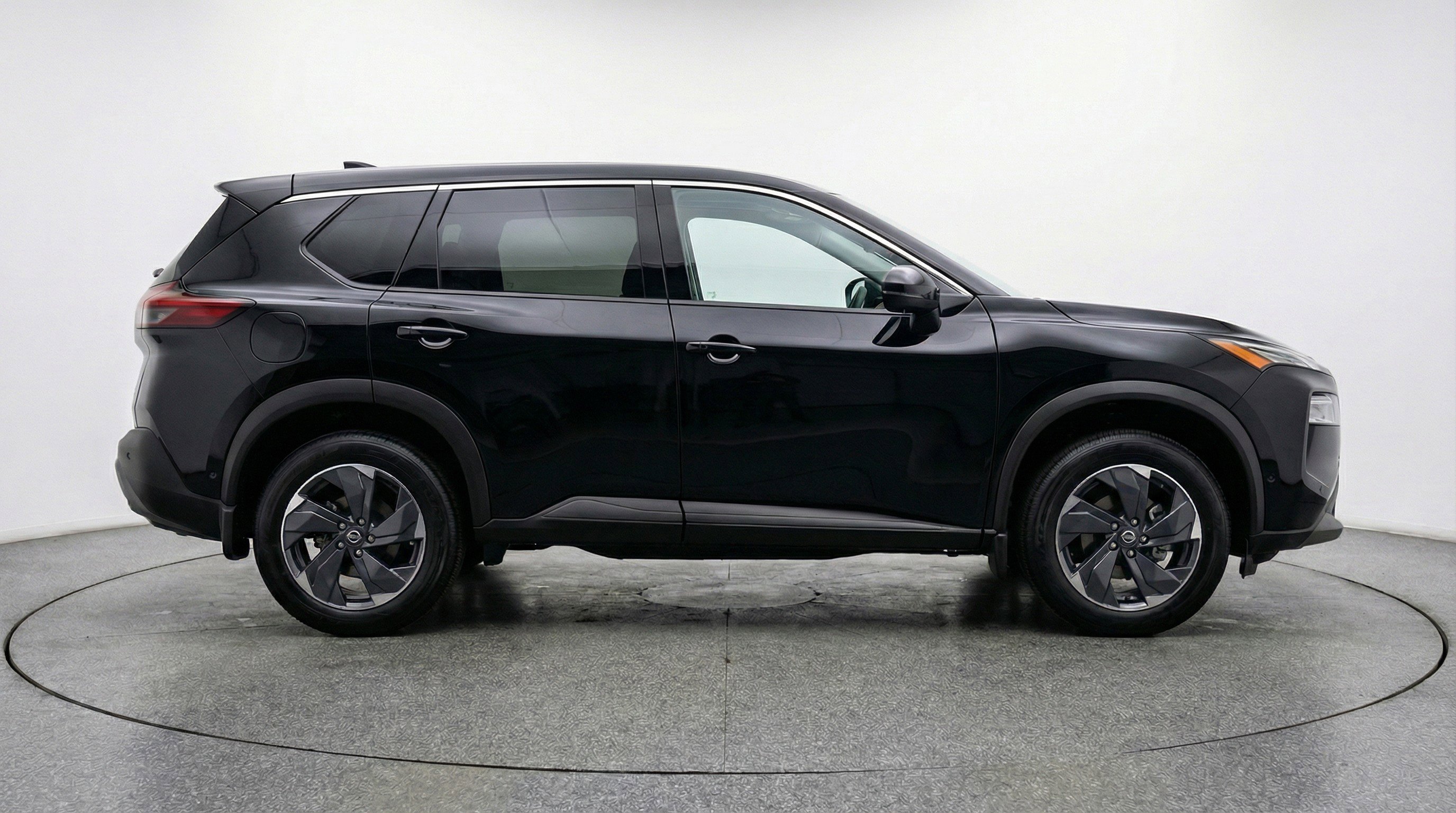 Used 2025 Nissan Rogue SV image 11