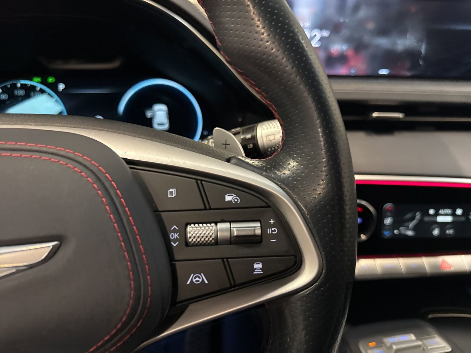 Used 2023 Genesis GV70 2.5T w/ Sport Prestige Package image 43