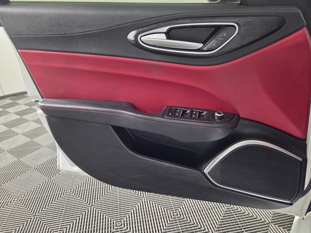 Used 2020 Alfa Romeo Giulia RWD image 18