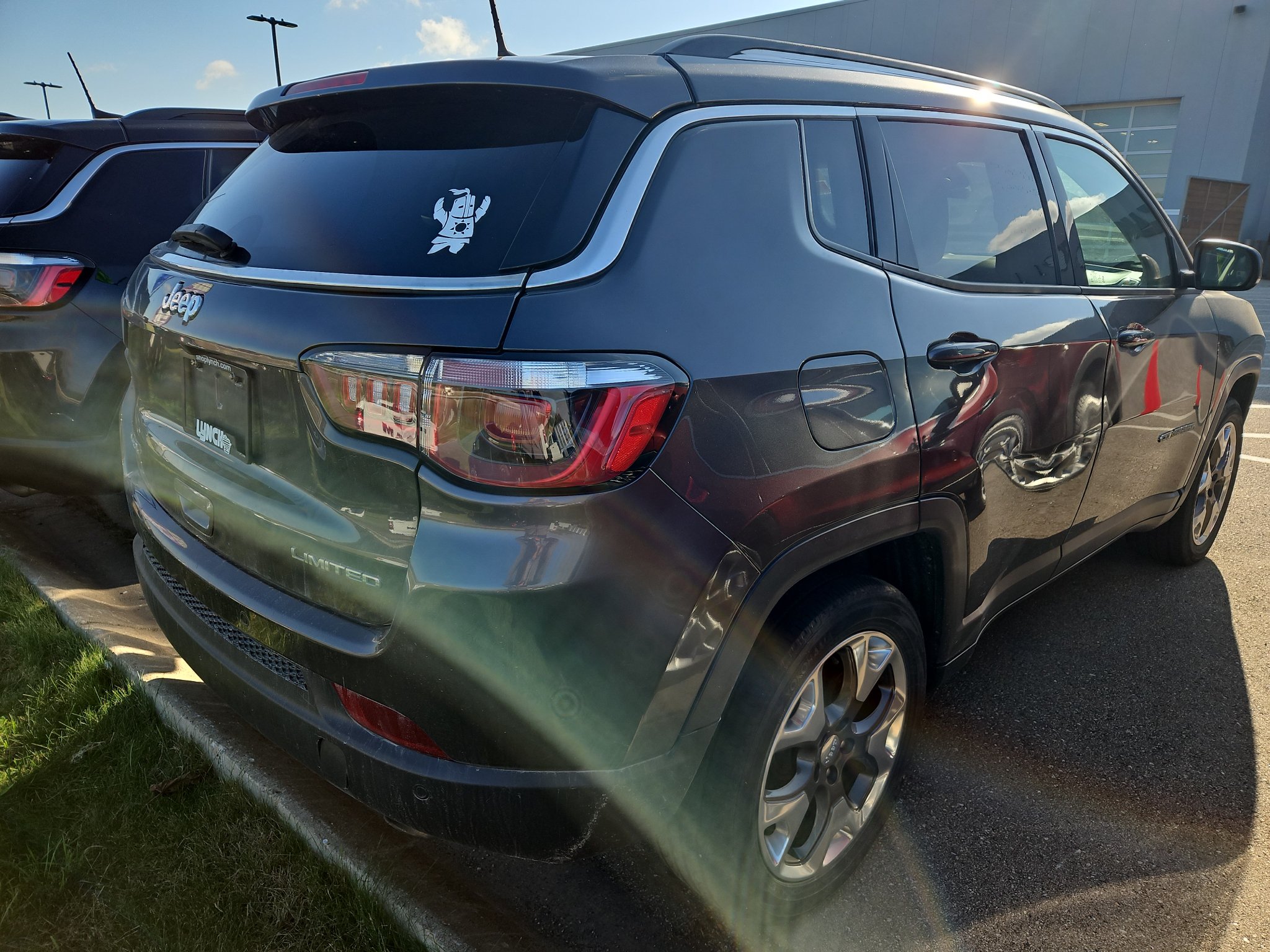 Used 2019 Jeep Compass Limited w/ Safety & Security Group AWD/4WD image 7