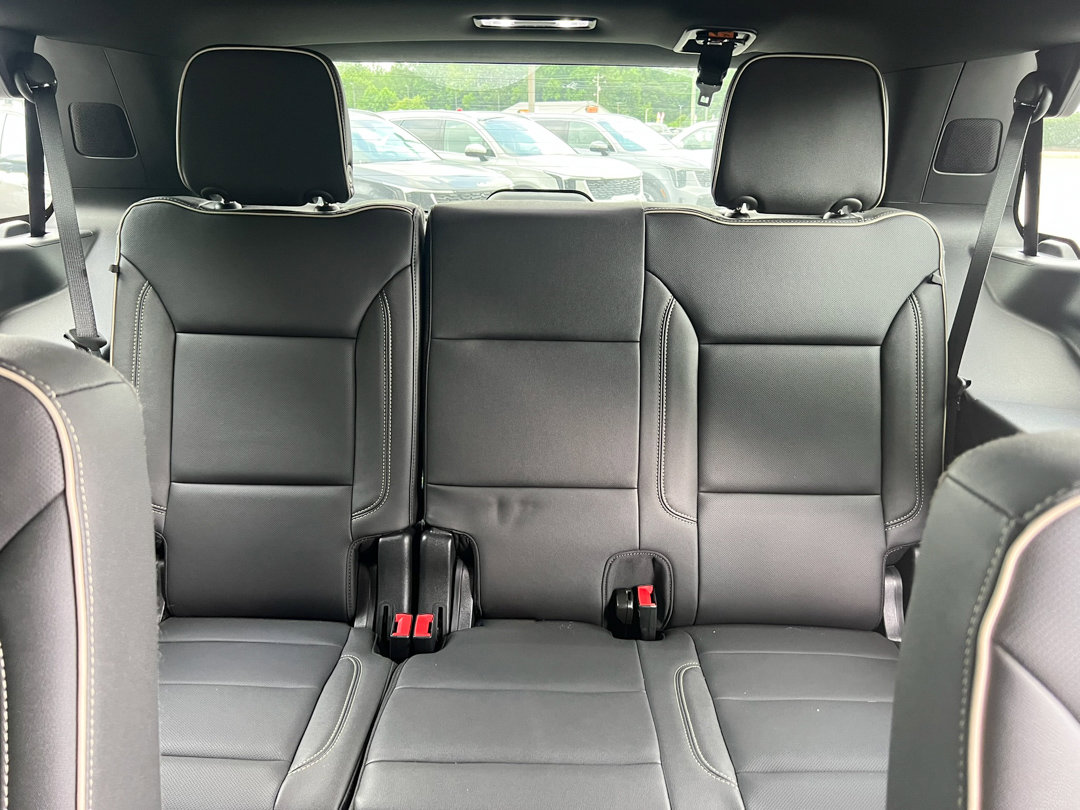 Used 2024 GMC Yukon SLT w/ SLT Luxury Package image 36