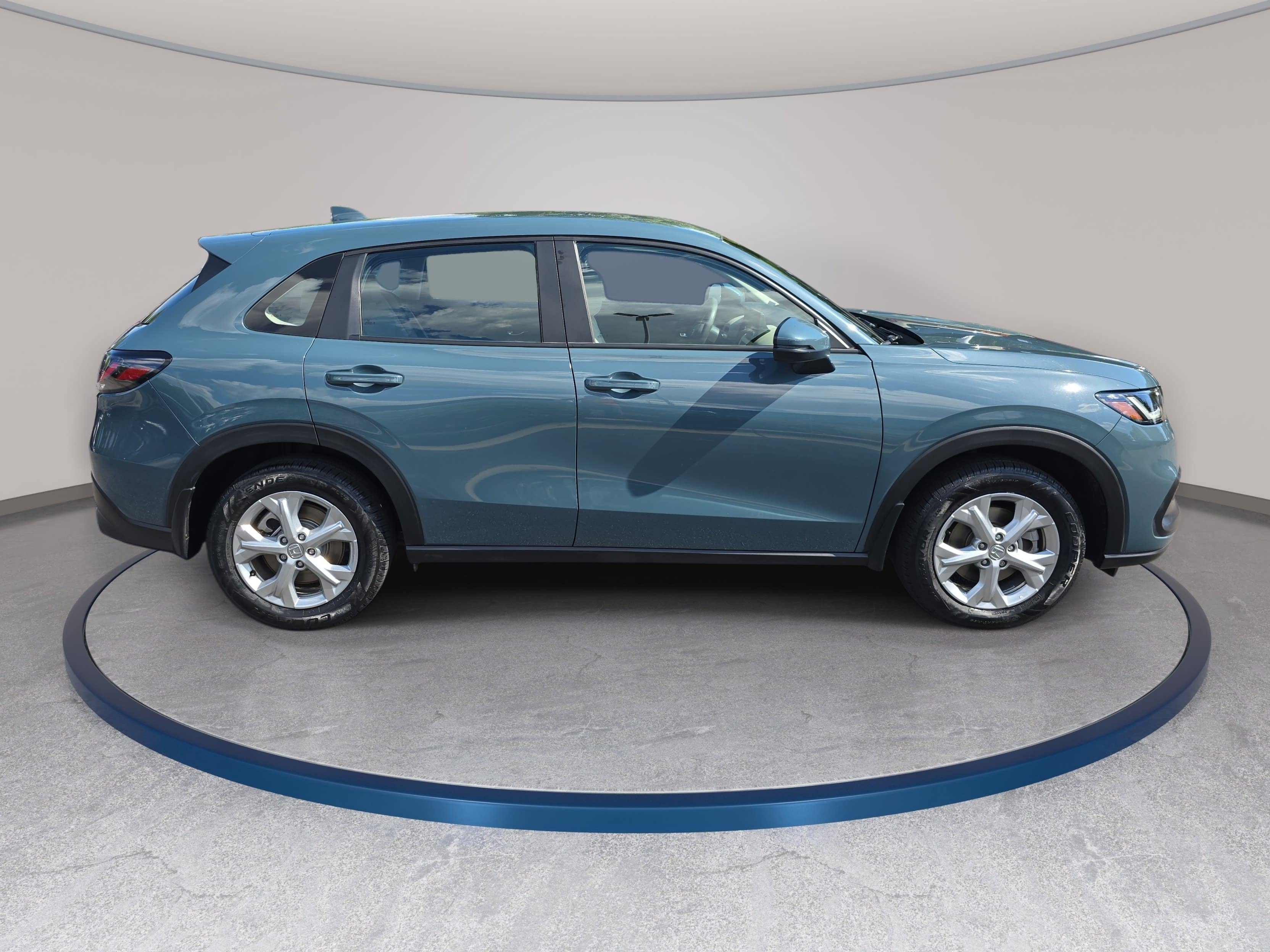 Certified 2025 Honda HR-V LX image 4