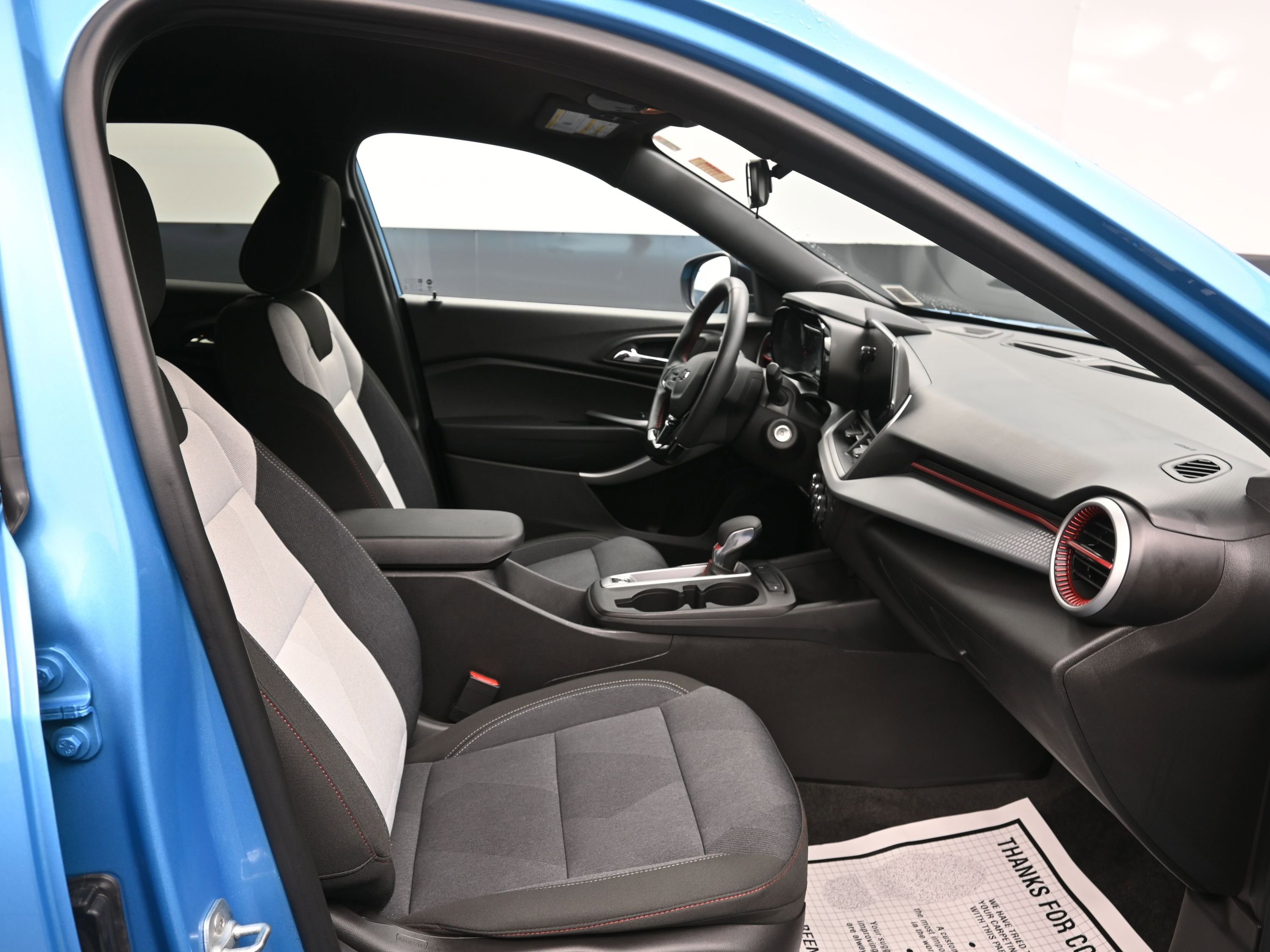 Used 2025 Chevrolet Trax RS image 40