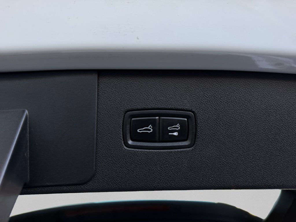 Used 2023 Porsche Cayenne Platinum Edition AWD/4WD image 29