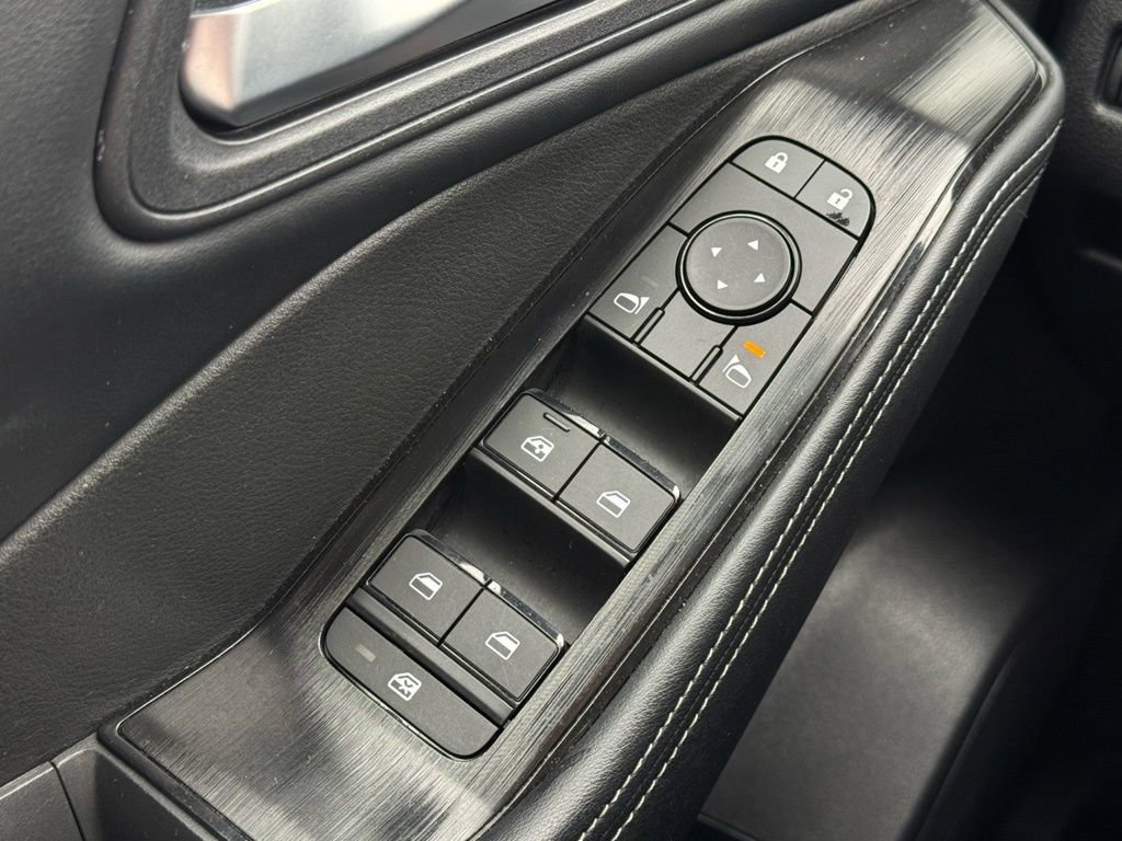 Used 2025 Nissan Rogue SV image 31