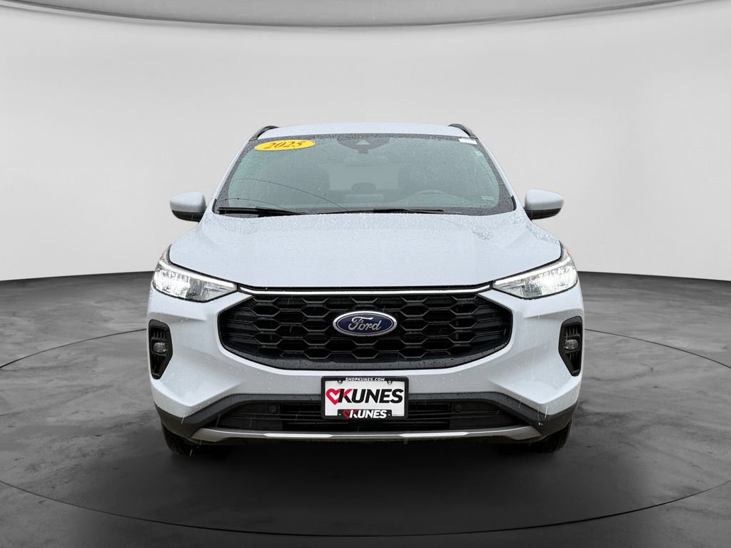 Used 2025 Ford Escape ST-Line Select AWD/4WD image 2