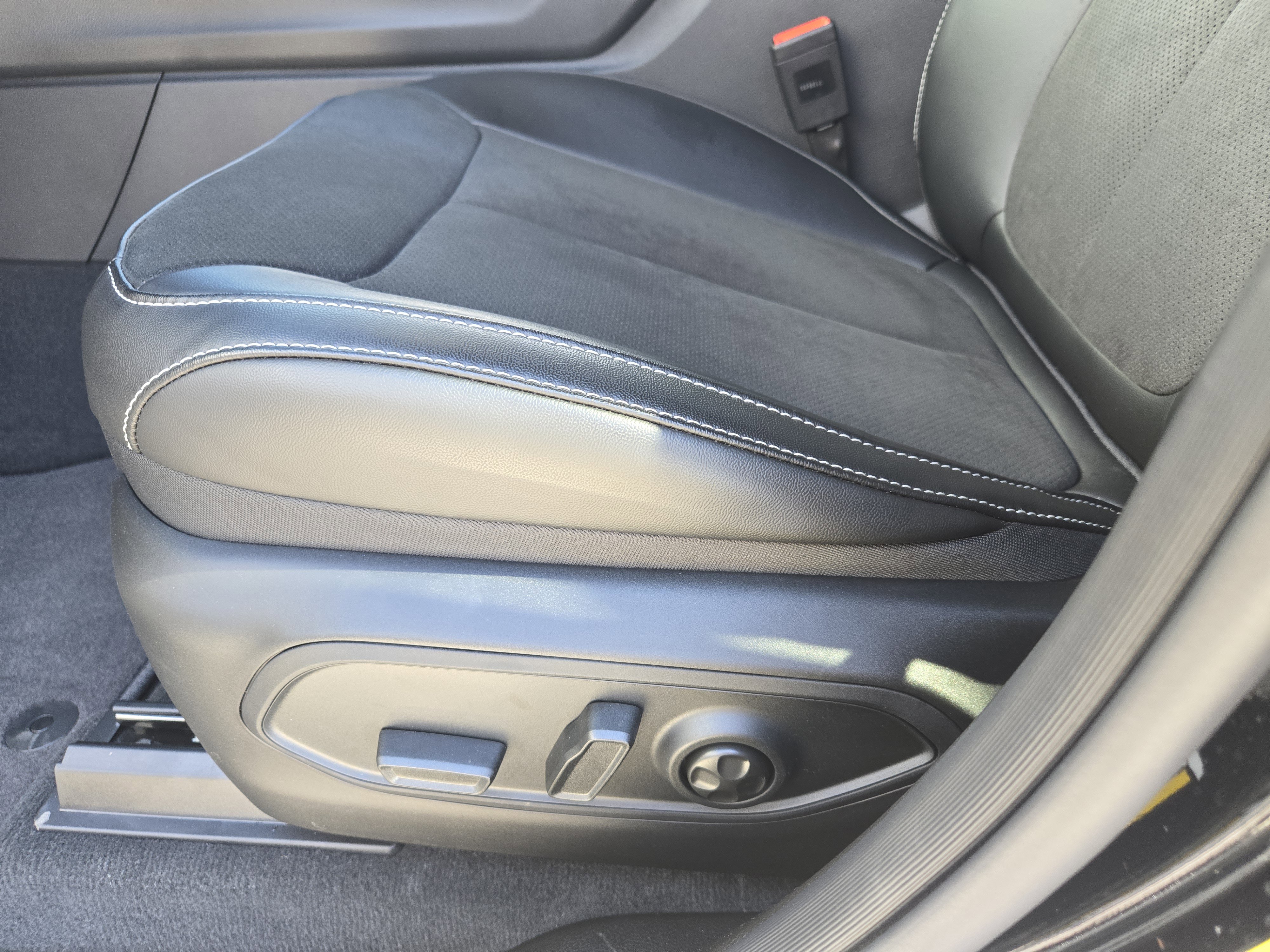 New 2026 Jeep Grand Cherokee Altitude image 19