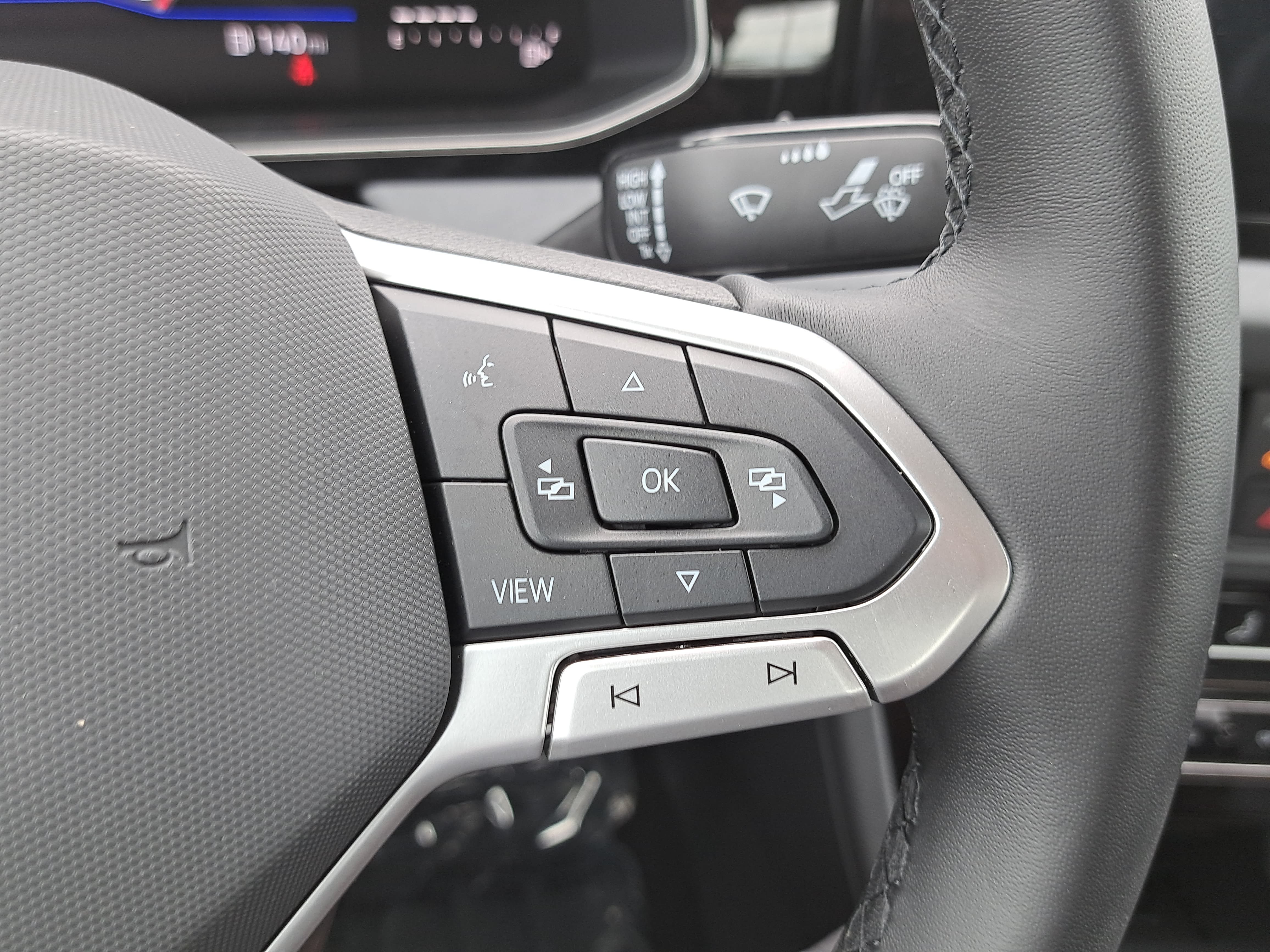 Certified 2025 Volkswagen Jetta SE FWD image 17