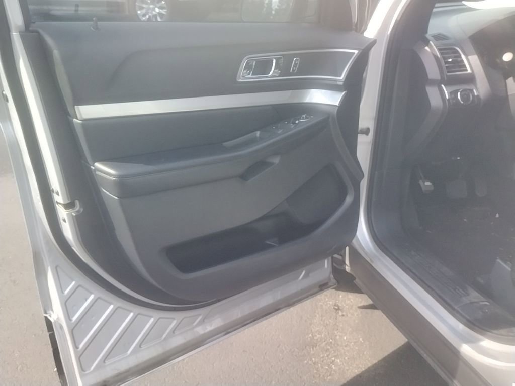 Used 2016 Ford Explorer XLT image 21