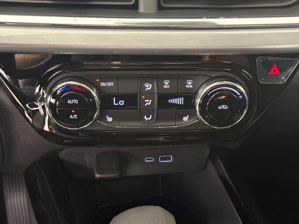 New 2026 Chevrolet Trax LT w/ LT Convenience Package FWD image 17