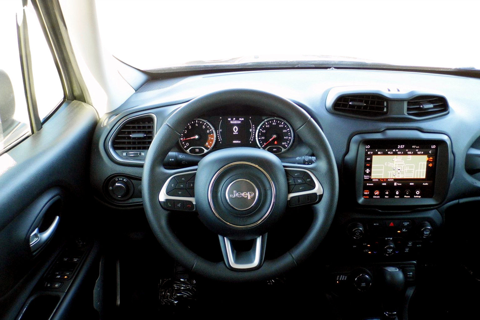 Used 2023 Jeep Renegade Latitude image 12