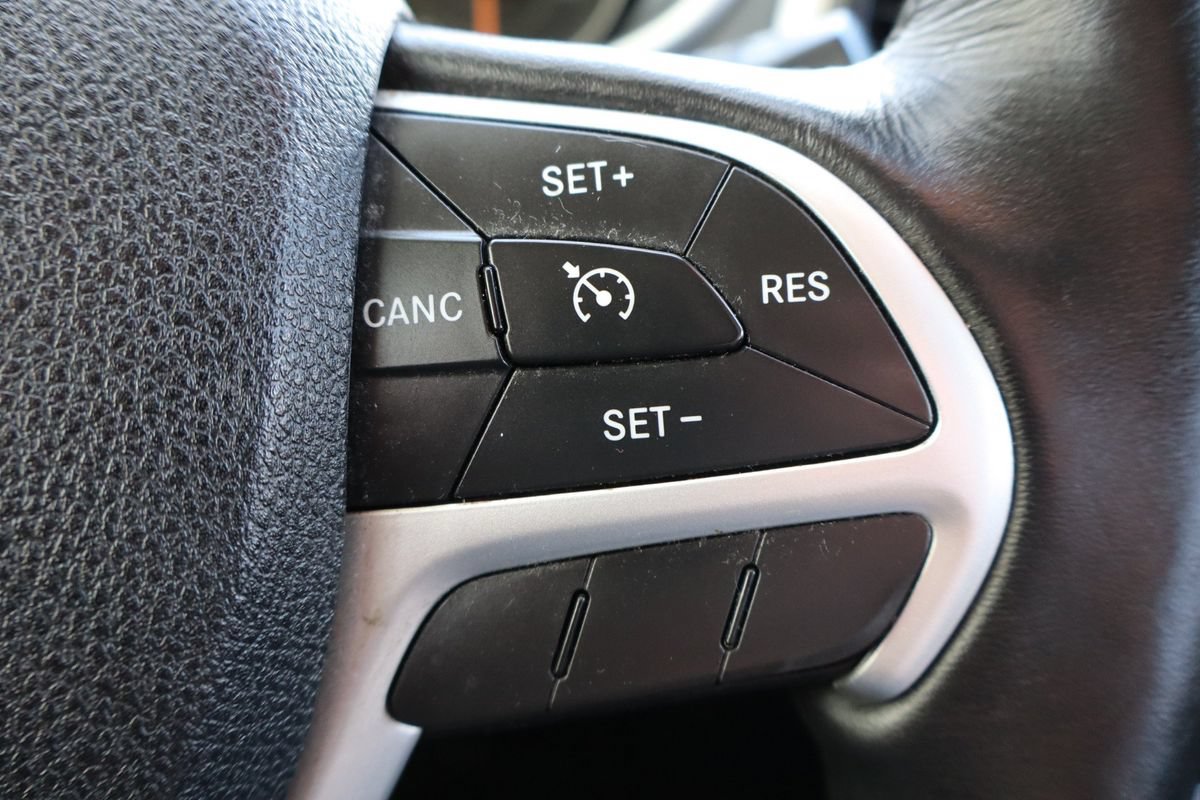 Used 2016 Jeep Cherokee Trailhawk w/ Cold Weather Group AWD/4WD image 30
