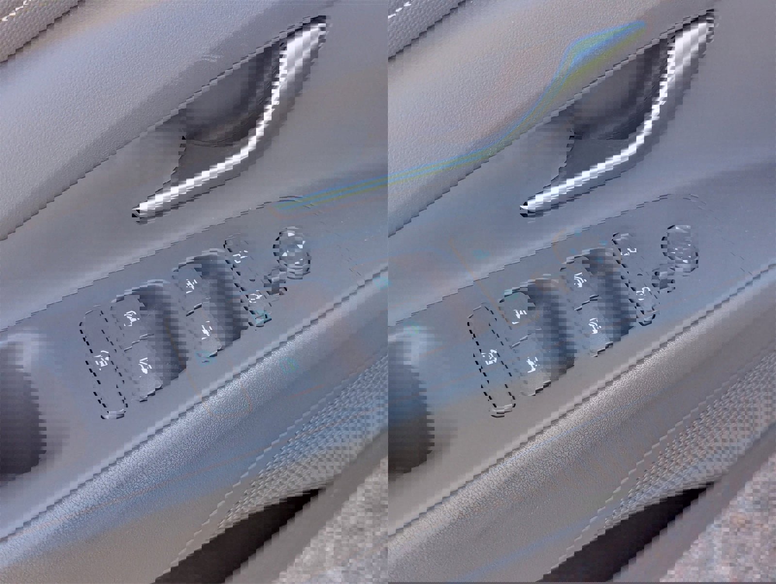 Used 2023 Hyundai Elantra SEL w/ Convenience Package image 9