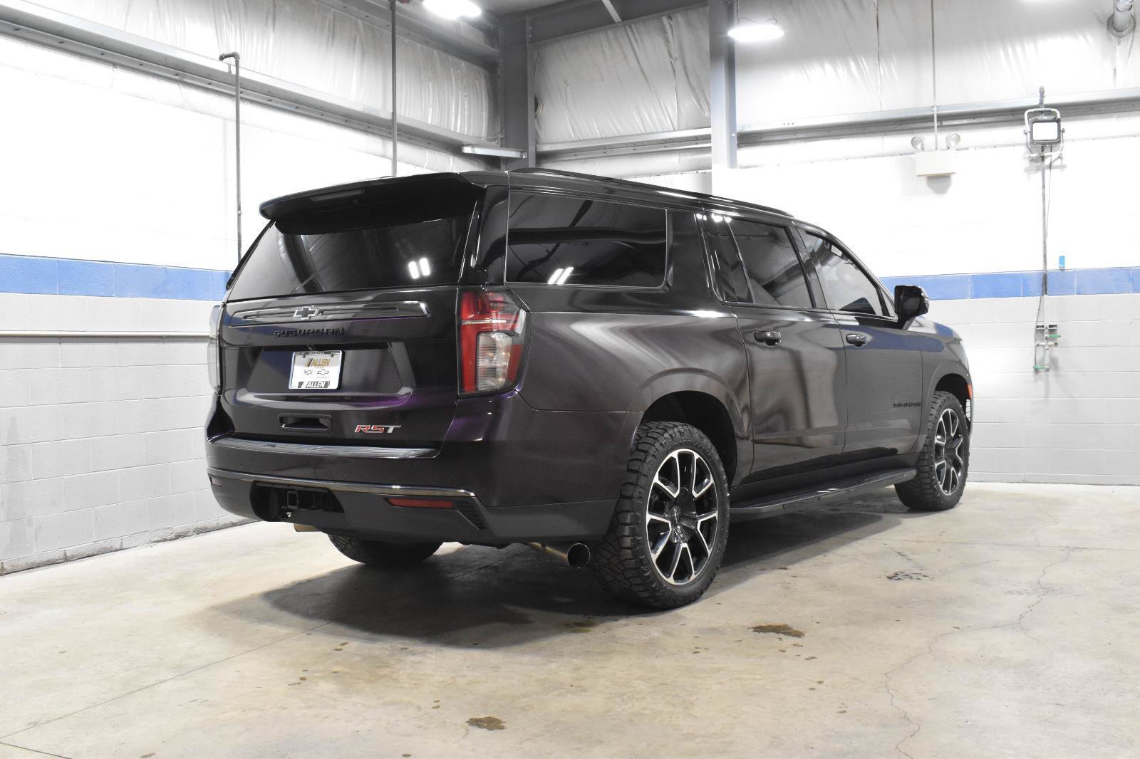 Used 2022 Chevrolet Suburban RST w/ Luxury Package AWD/4WD image 26